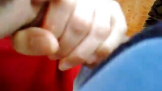 چمکتی ہوئی سنہرے بال ...