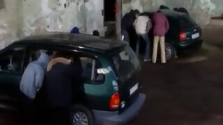 ہسی سنہرے بالوں والی ...
