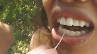 رسیلی سنہرے بالوں وا ...