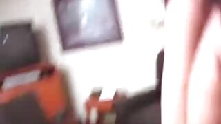 خوبصورت brunette بیب ...